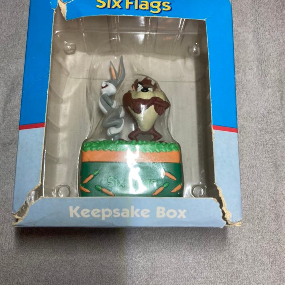 Vintage Six Flags Looney Tunes Bugs Bunny & Taz Keepsake Trinket Box